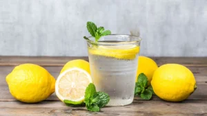 "फ्रेश नींबू पानी – मेटाबॉलिज्म बूस्ट करने वाला पेय"