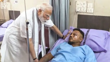 narendra modi visit air crash patient